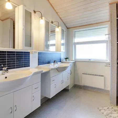 Elsbeth - 500m From The Sea By Interhome Lakolk